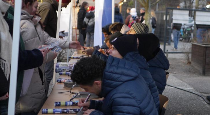 Nulldrei besucht die Schule am Schloß